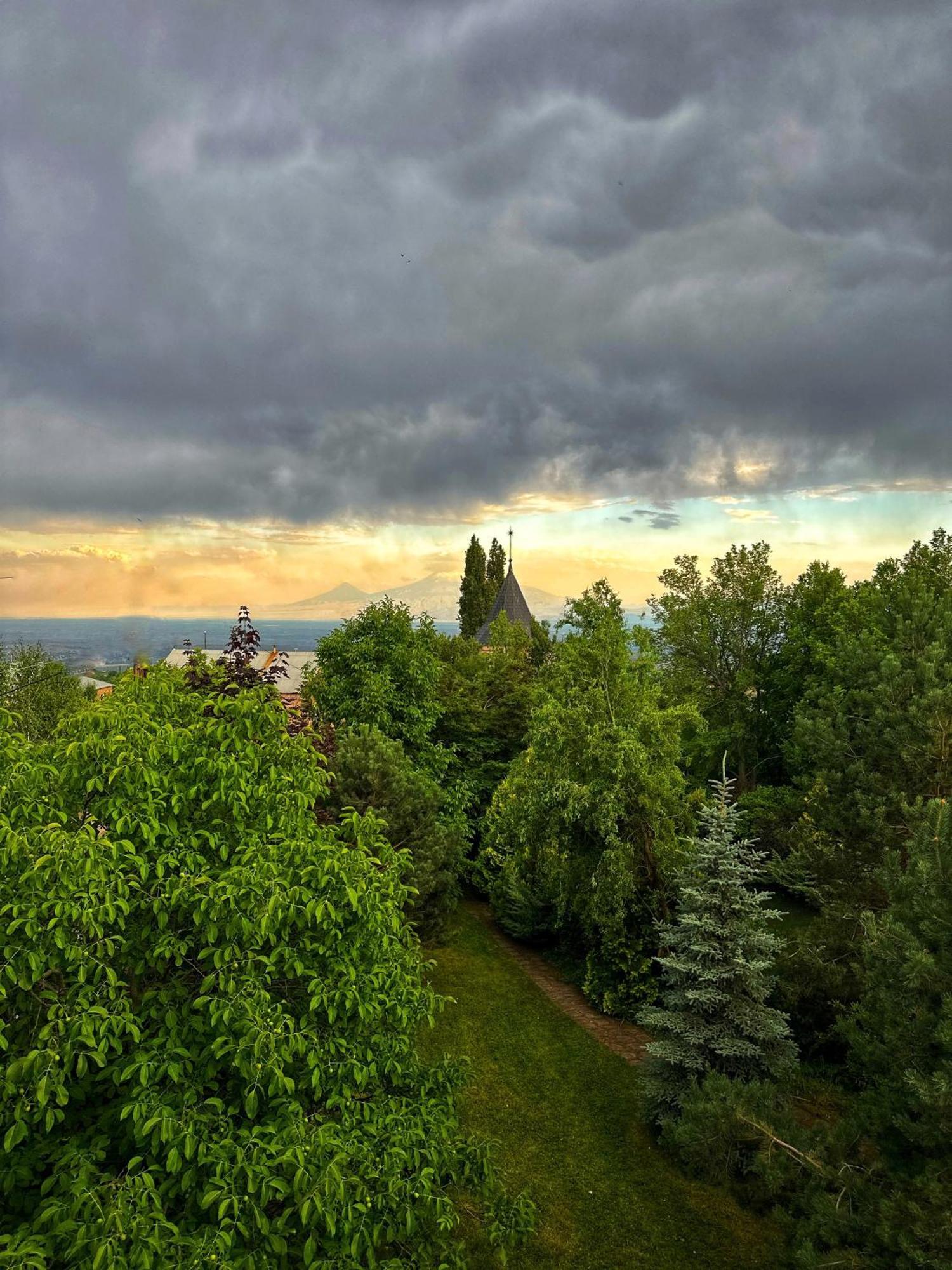 Ma Byurakan Exterior foto